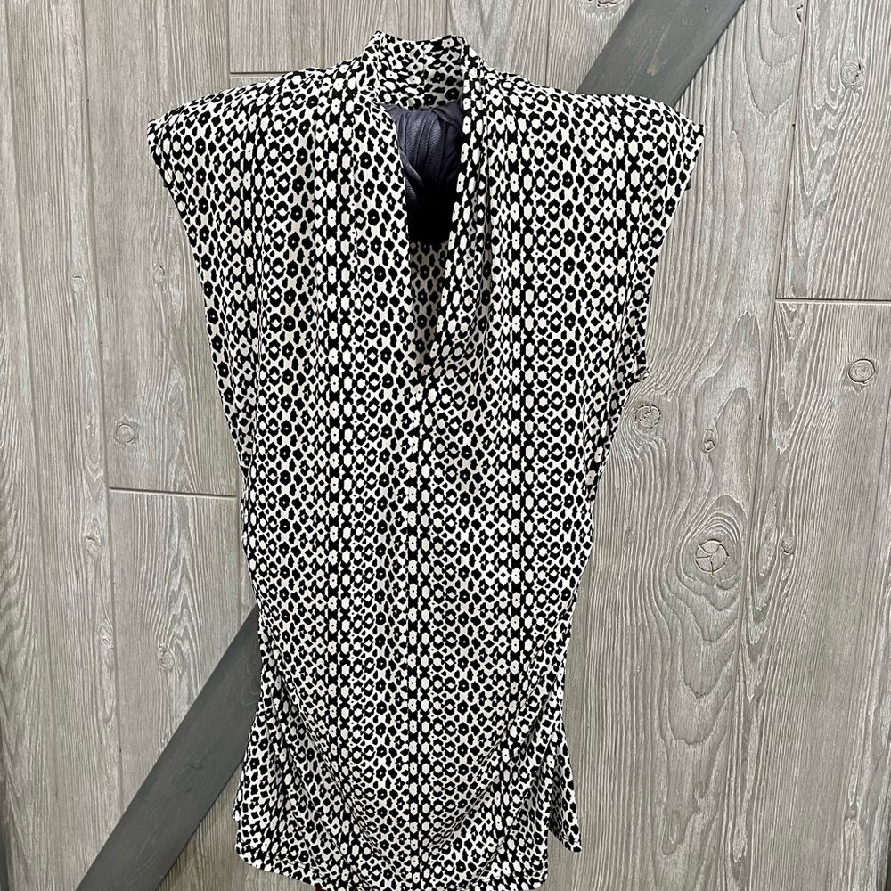Vince Camuto Black and White Sleeveless Blouse